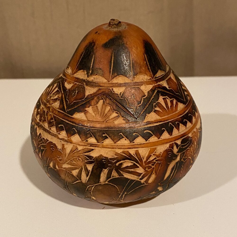 Peruvian Hand-Carved Gourd Container 4x4.5” Folk‎ Art Decorative Box